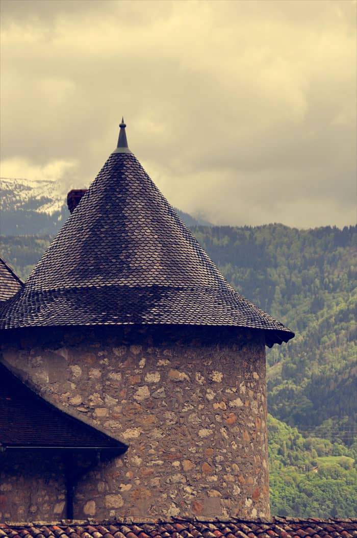 Sunlit Glazed Roof Tiles