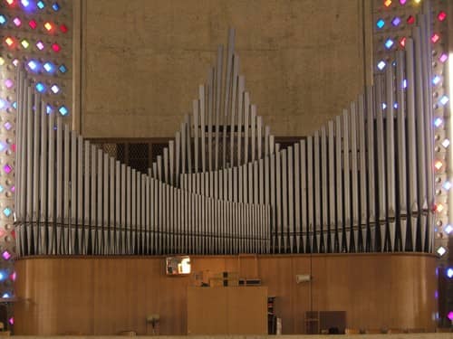 Splendid Choir and Organ