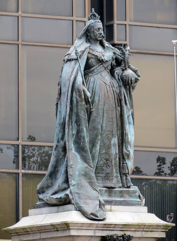 Queen Victoria Statue
