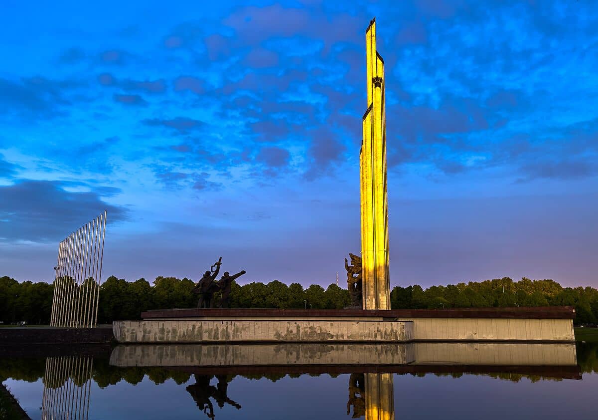 Obelisk Monument