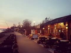 Lakeside Cafes & Restaurants