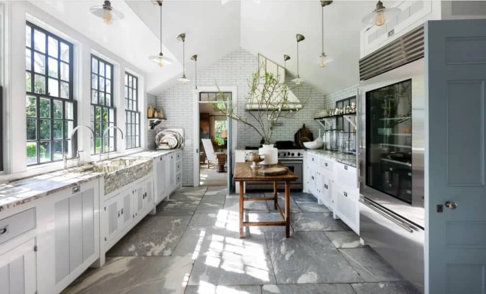 Well-Equipped Common Kitchens