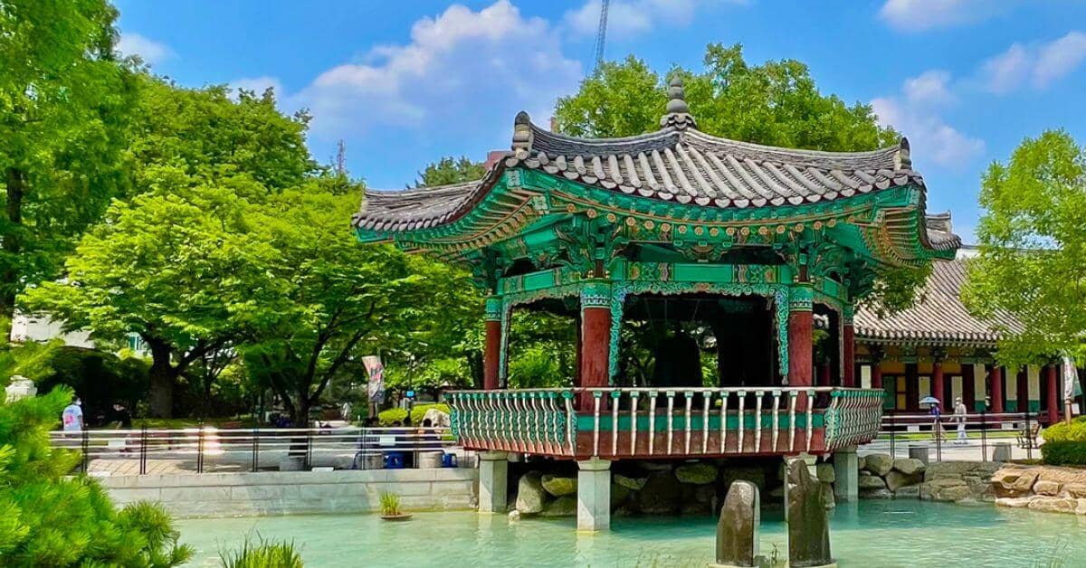 Peaceful Benches & Monuments