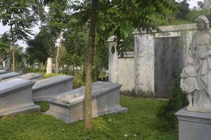 Monumen Pecah Kulit