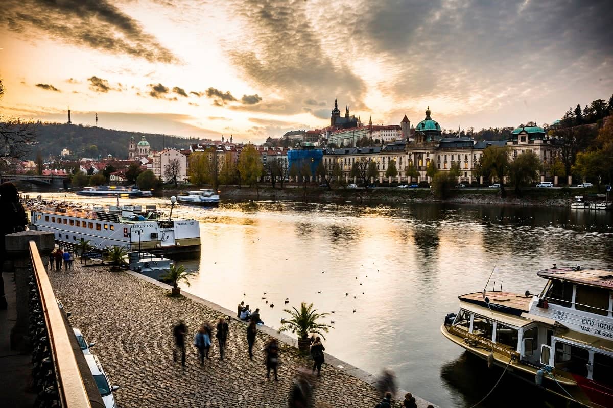 Riverside Strolls & Views