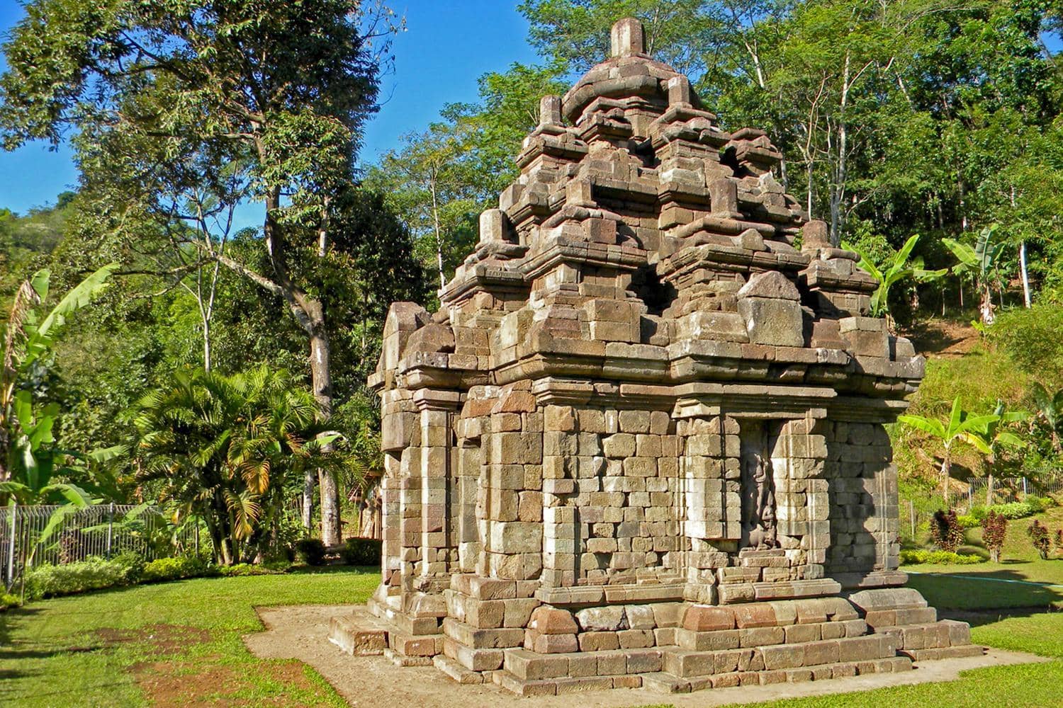 Selogriyo Temple Ruins