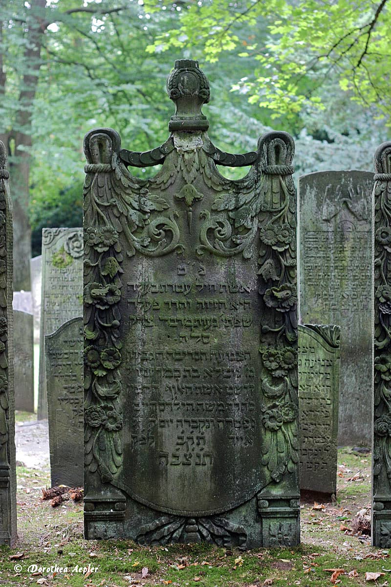 Diverse Burial Sections