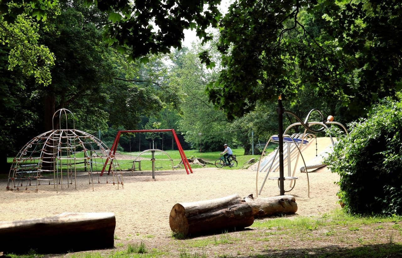 Children's Play Areas & Water Features