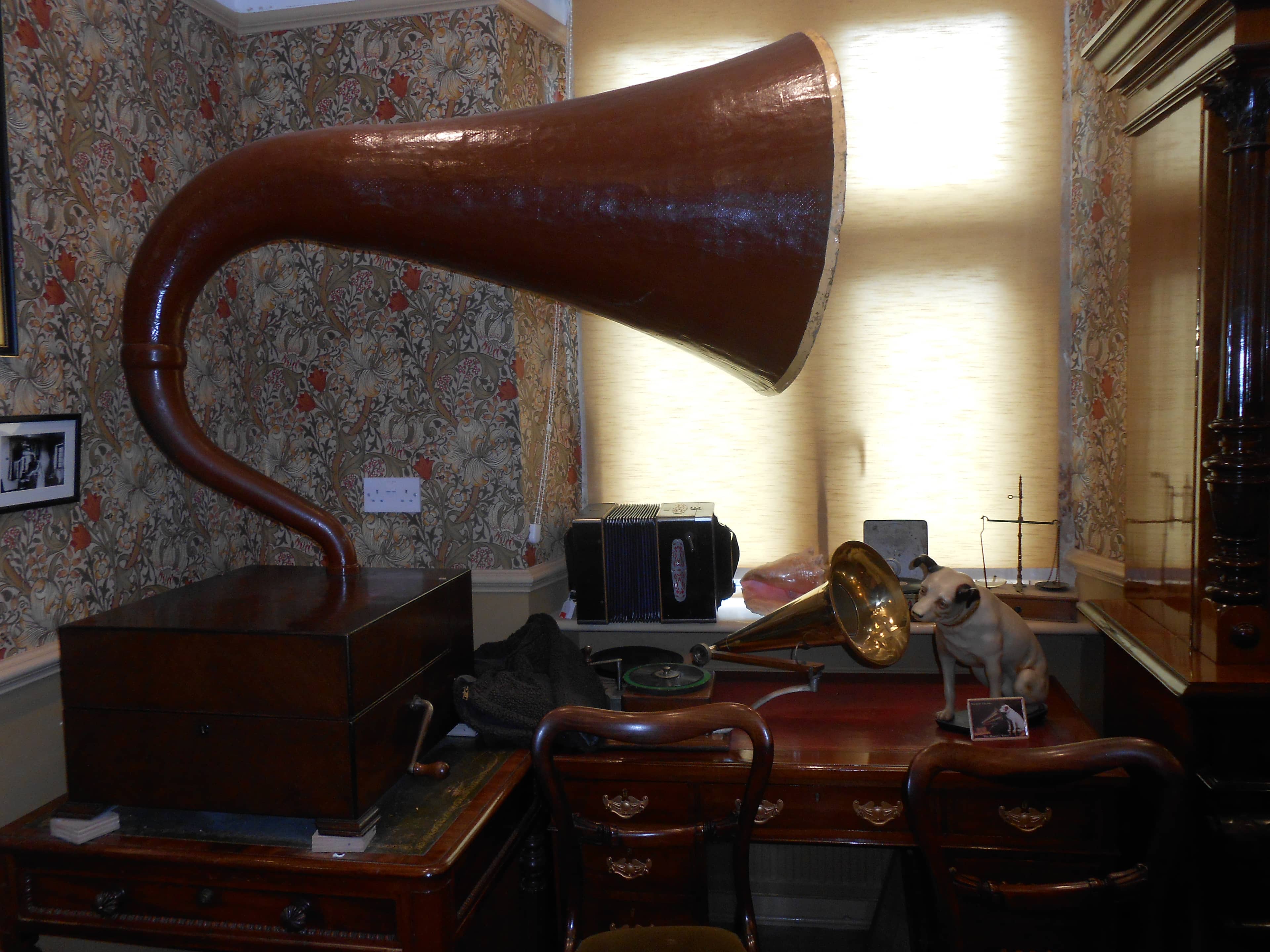 Early Gramophone Machines