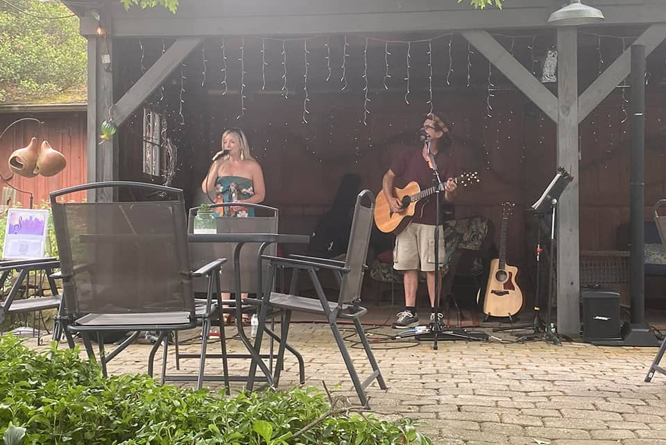 Live Music & Serenade