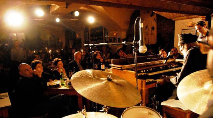 Live Music & Performances