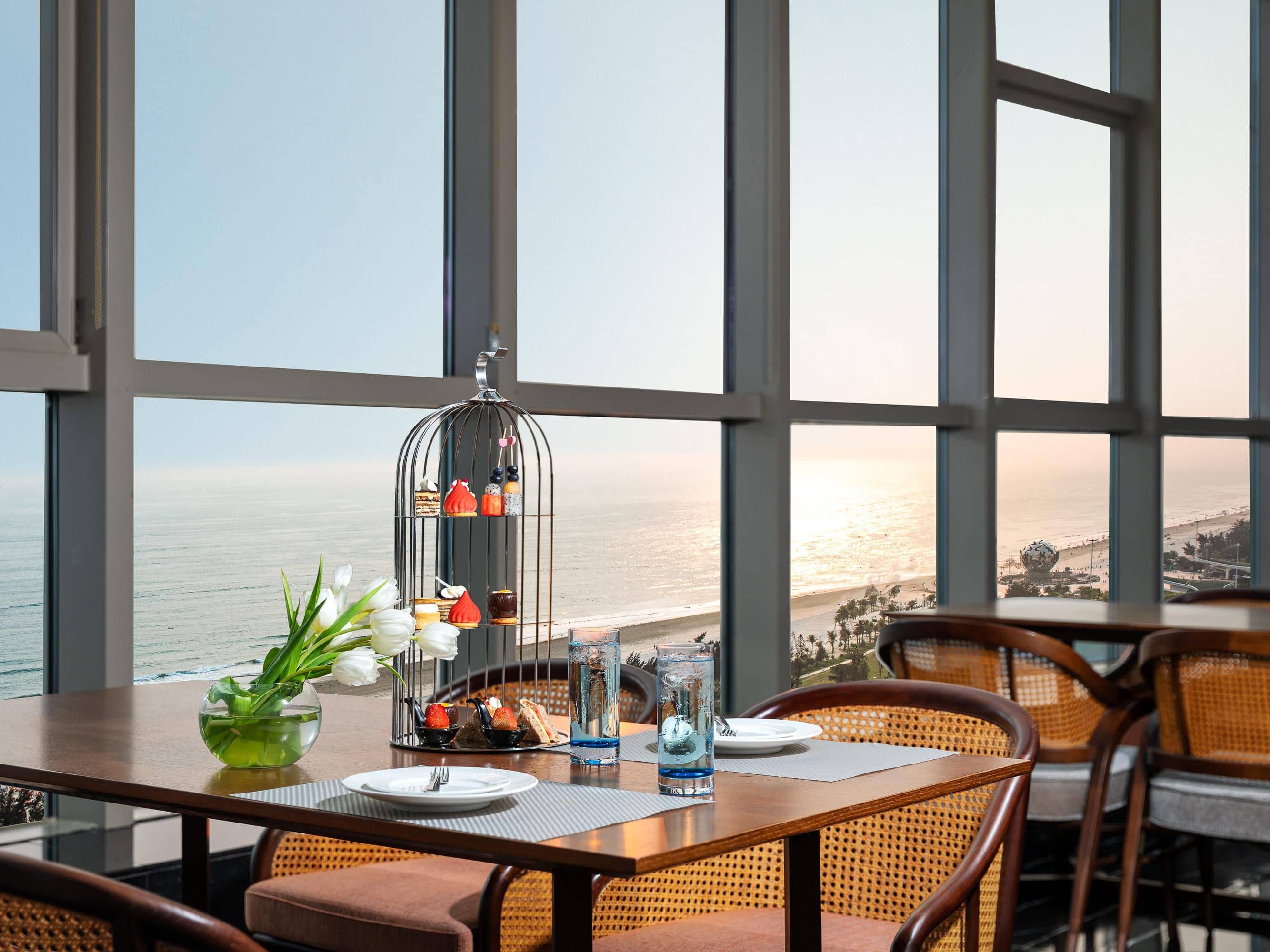 Seaside Resorts & Dining