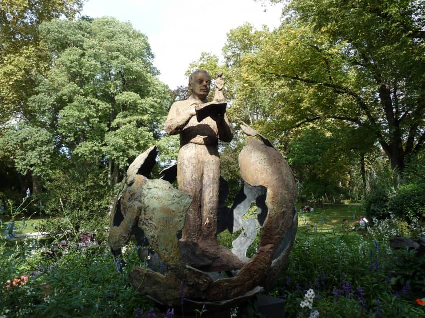 Saint-Exupéry Statue