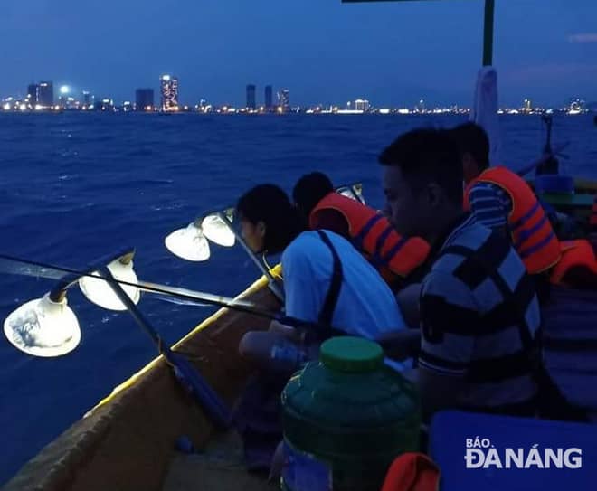 Night Squid Fishing