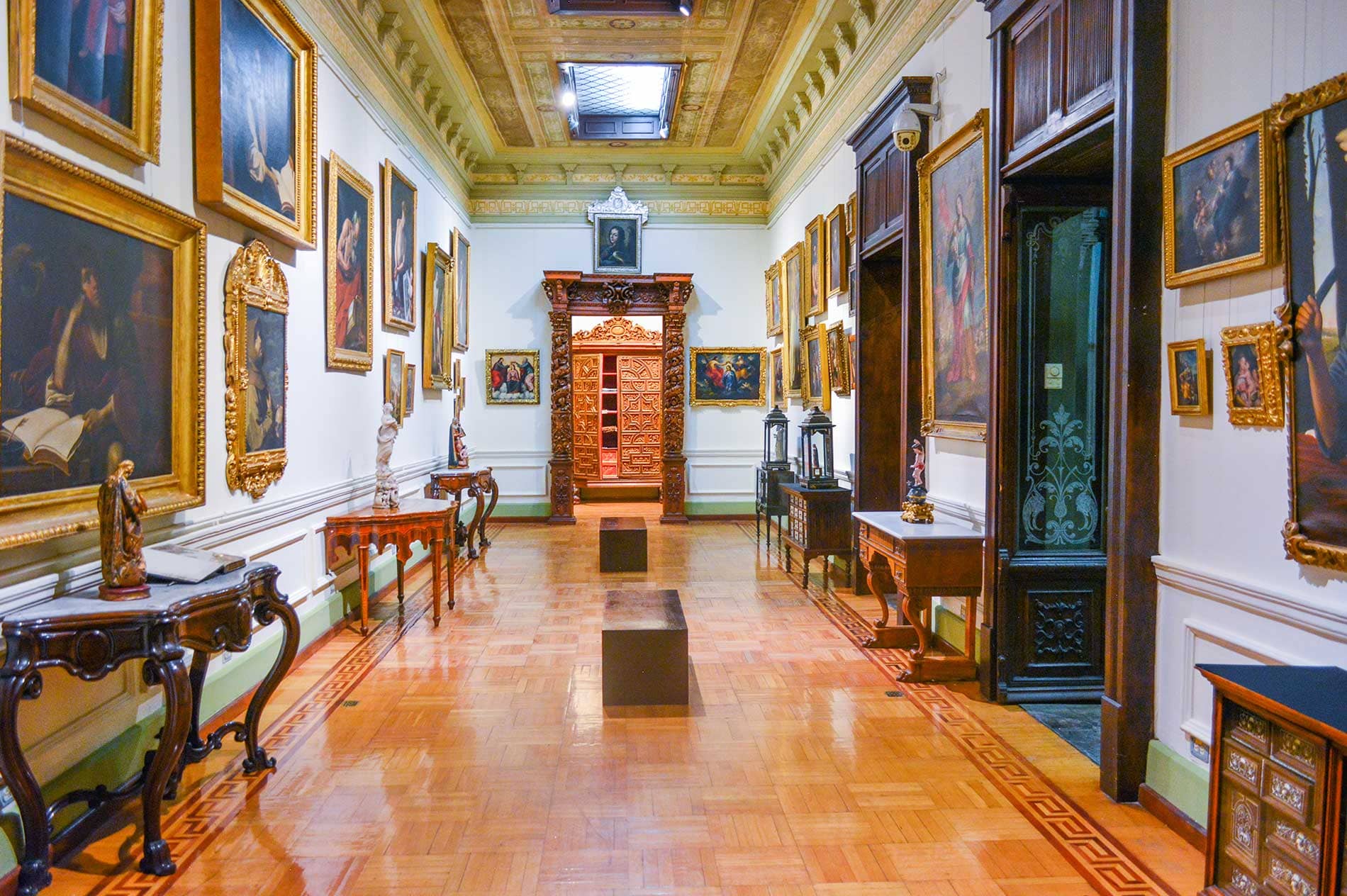 Exquisite Decorative Arts