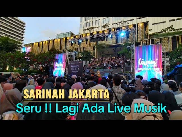 Live Music & Photo Spots