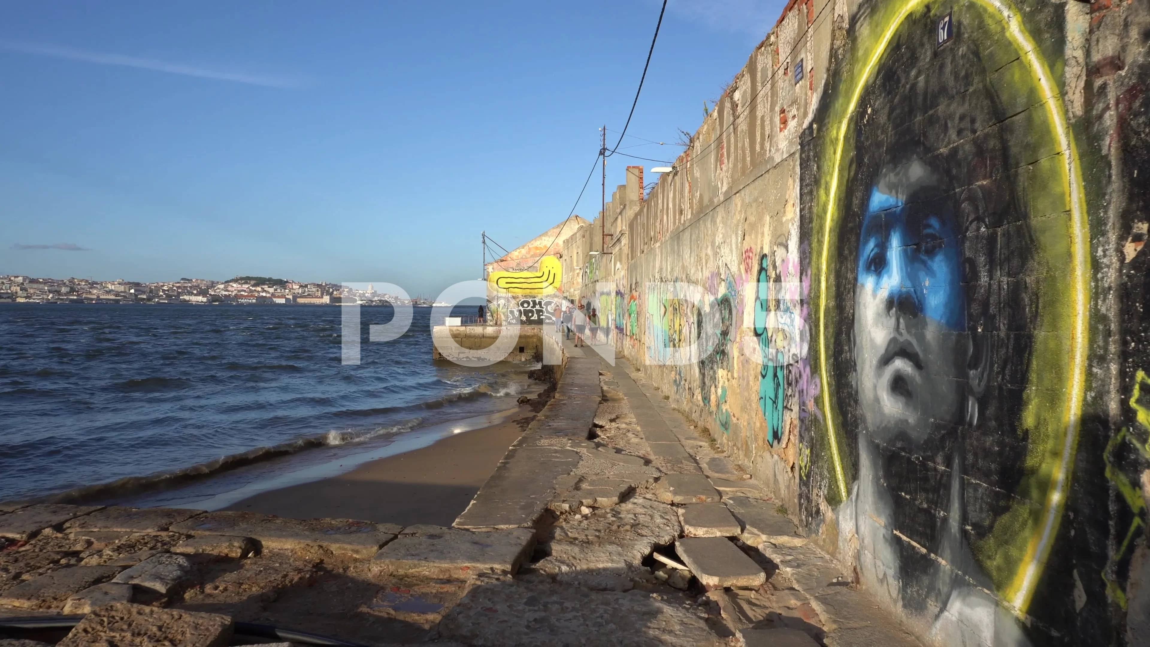 Cais do Ginjal Waterfront