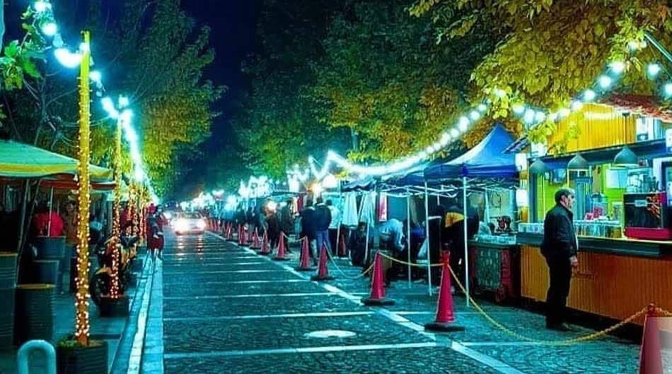 Vibrant Food Stalls & Trucks