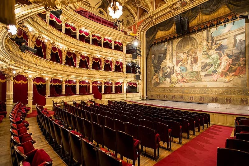 Intimate and Elegant Atmosphere