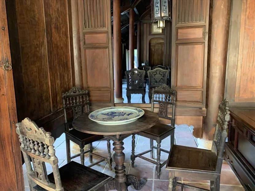 Antique Furniture & Royal Letters