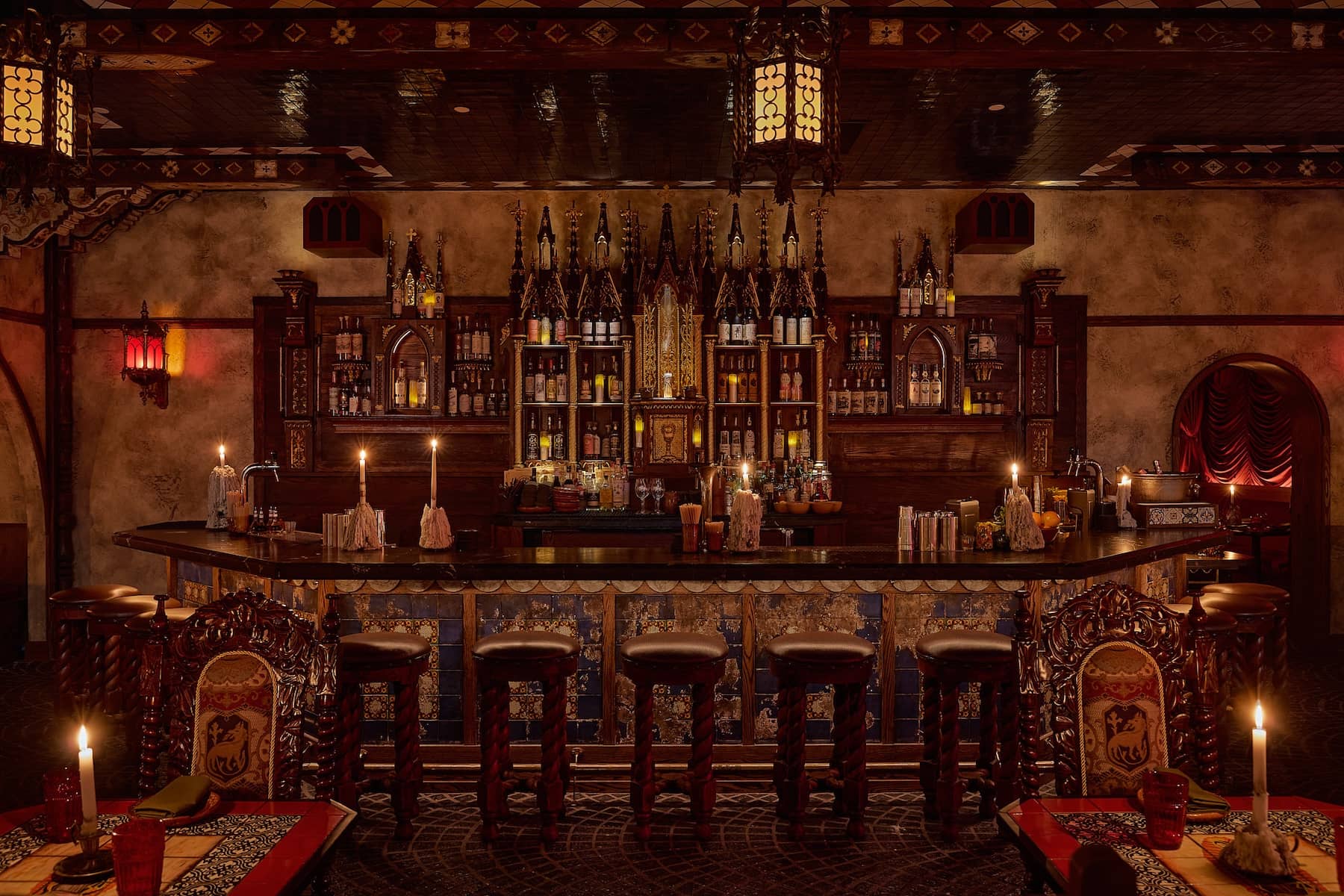 Multiple Dining & Bar Options