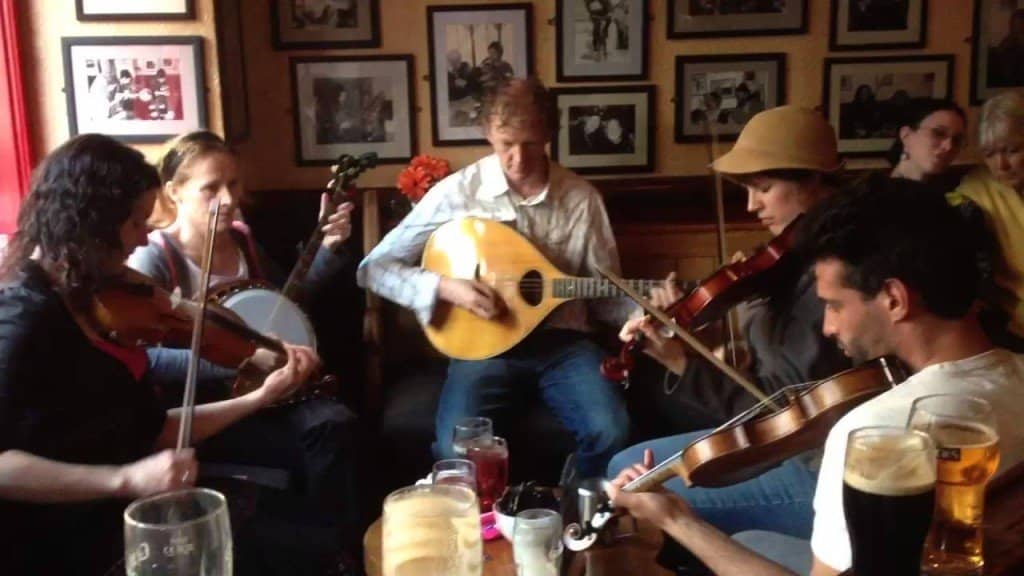 Live Music & Pub Culture
