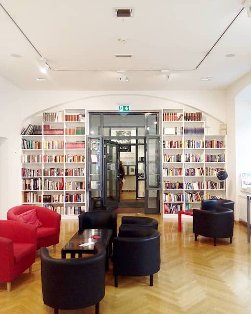 Literature Lounge & Reading Corner