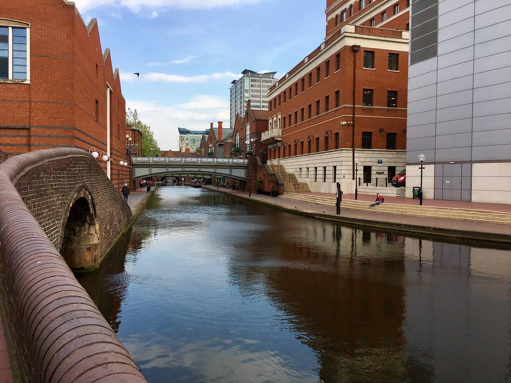 Canal-side Atmosphere