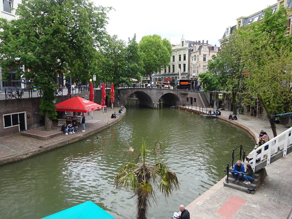 Canal-Side Dining