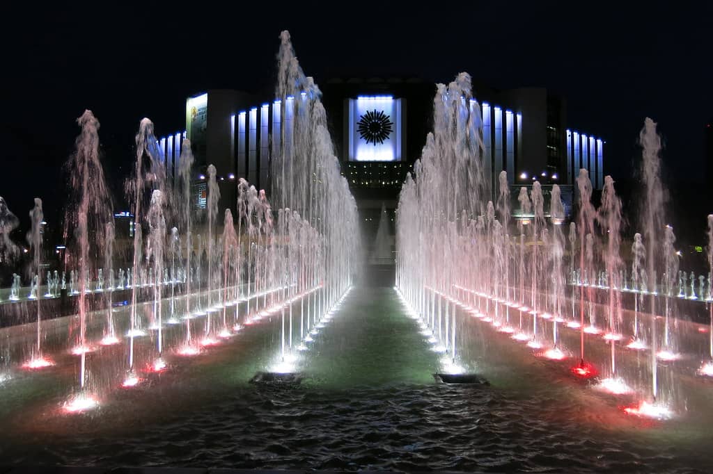 Fountain Spectacles