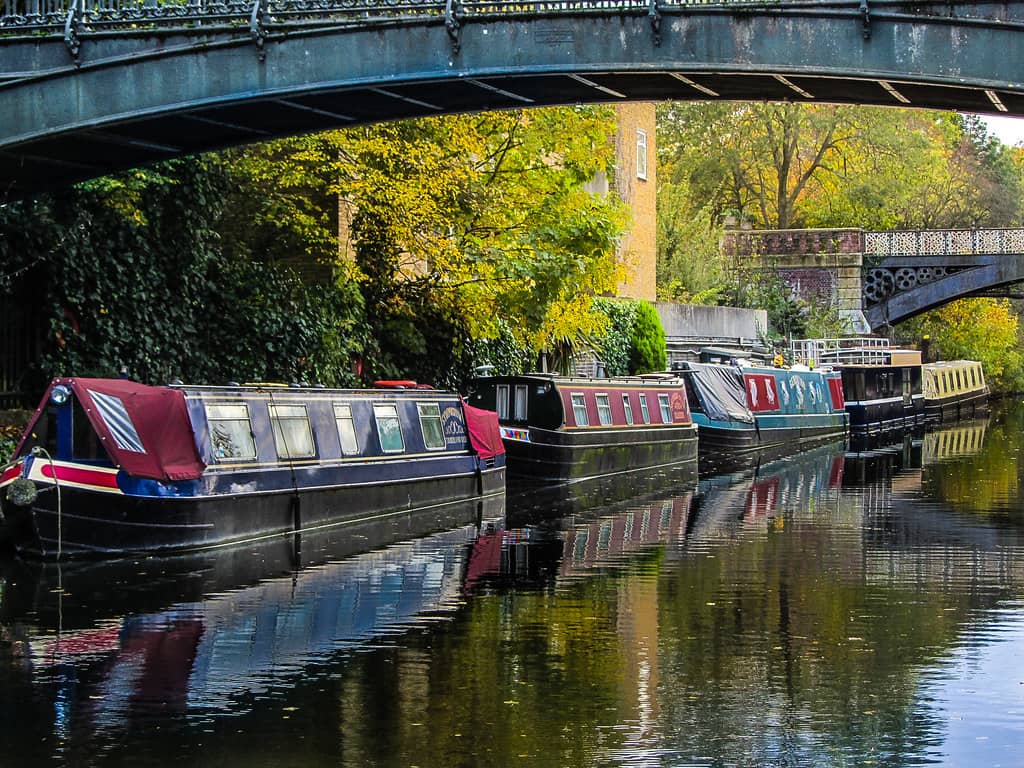 Houseboat Charm
