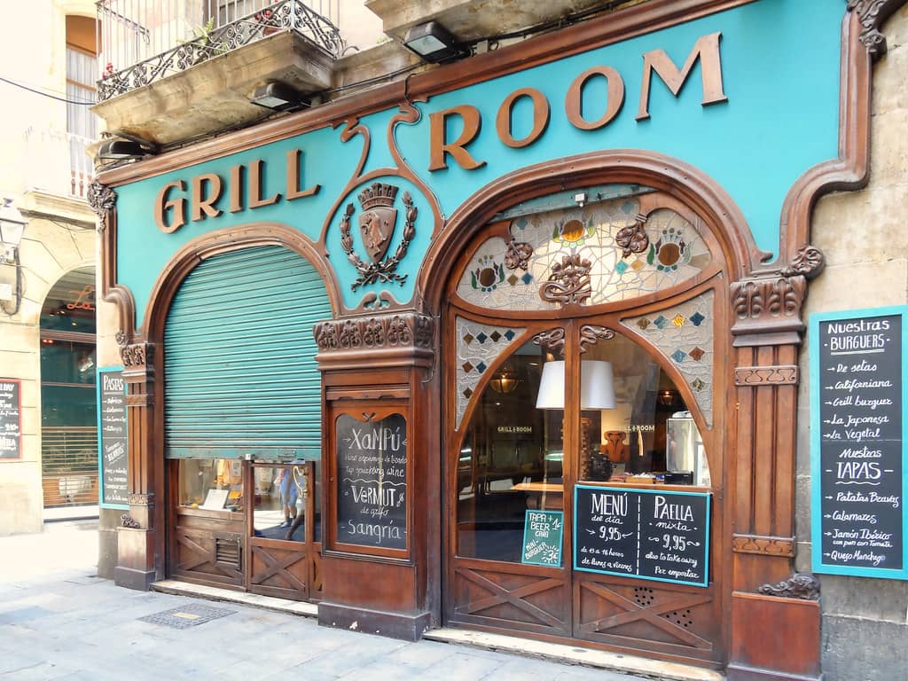 Lively Bars & Eateries
