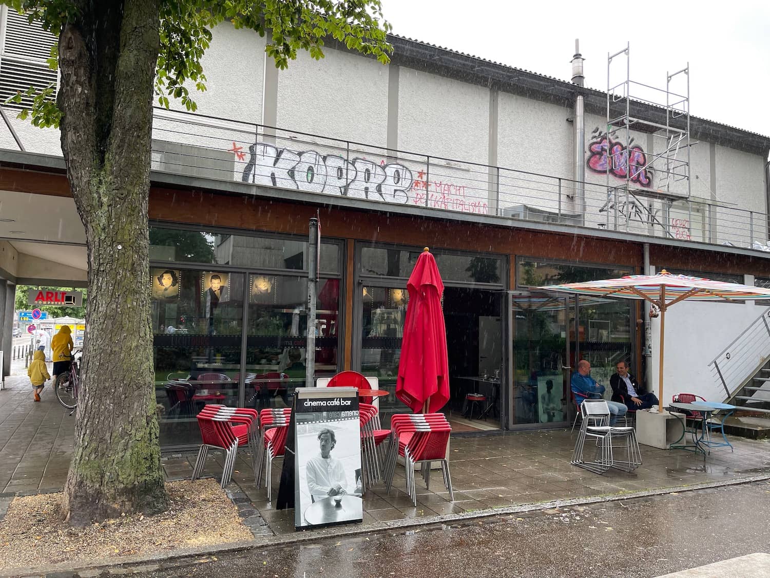 Chic Cafes and Boutiques