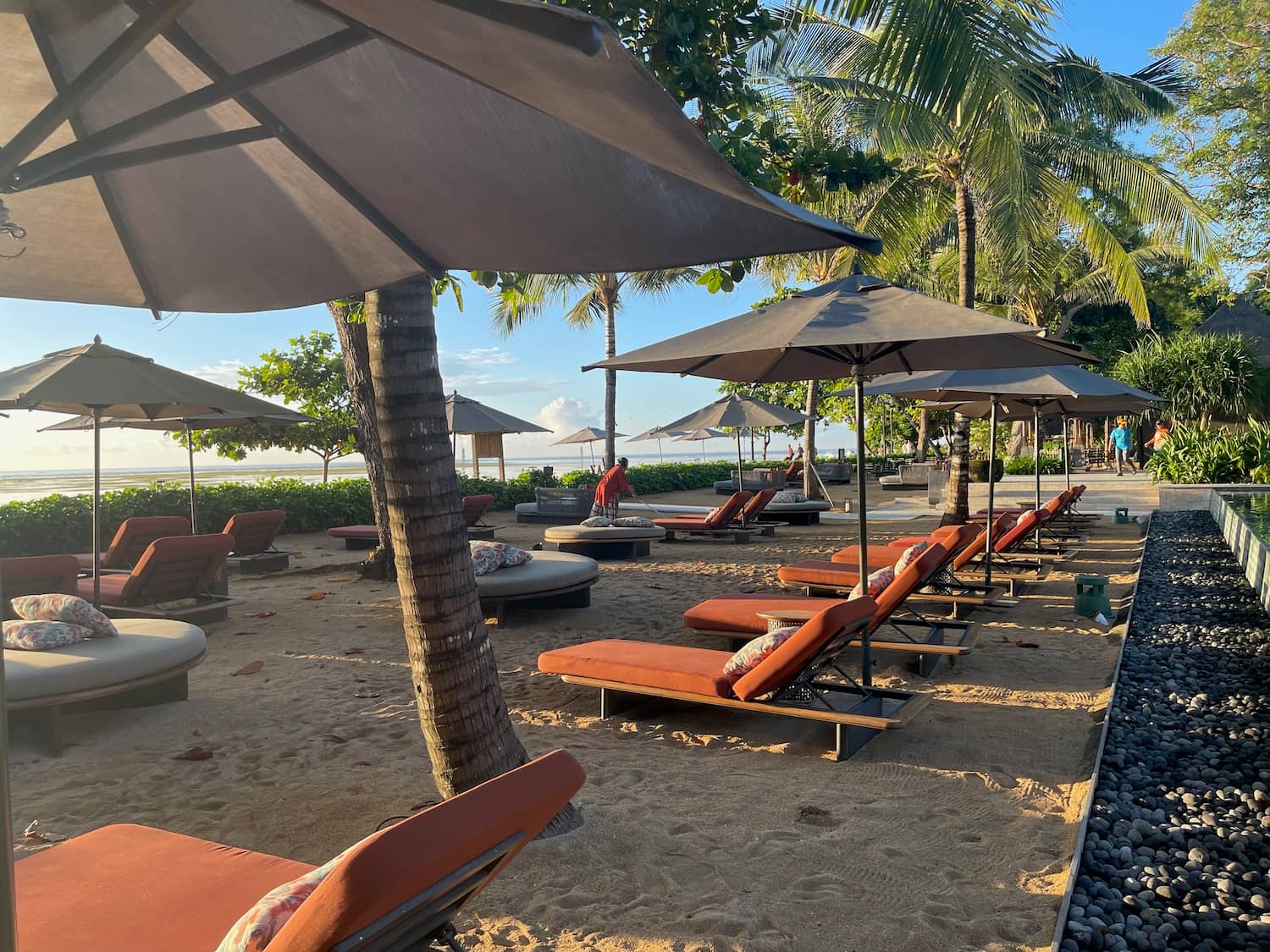 Beachfront Loungers & Cafes