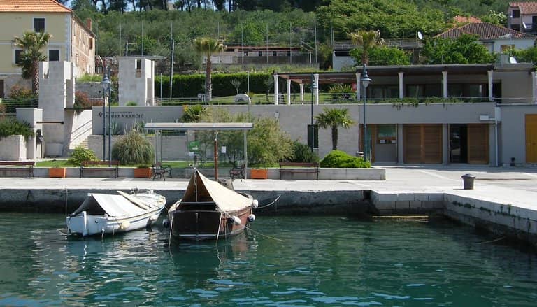 Statue of Faust Vrančić