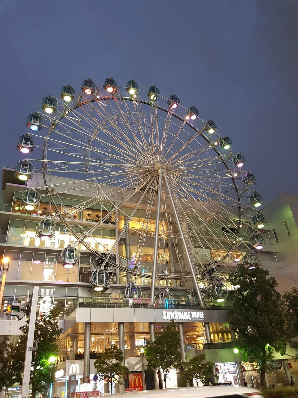 Themed Building & Wheel