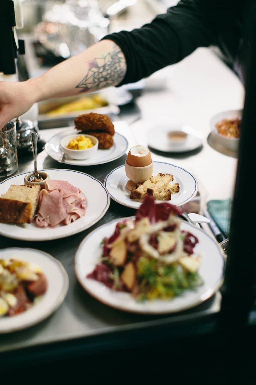 Cozy & Vibrant Atmosphere