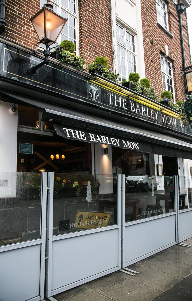 Dog-Friendly Conservatory & Garden