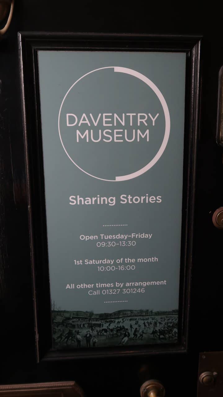 Endangered & Extinct Art