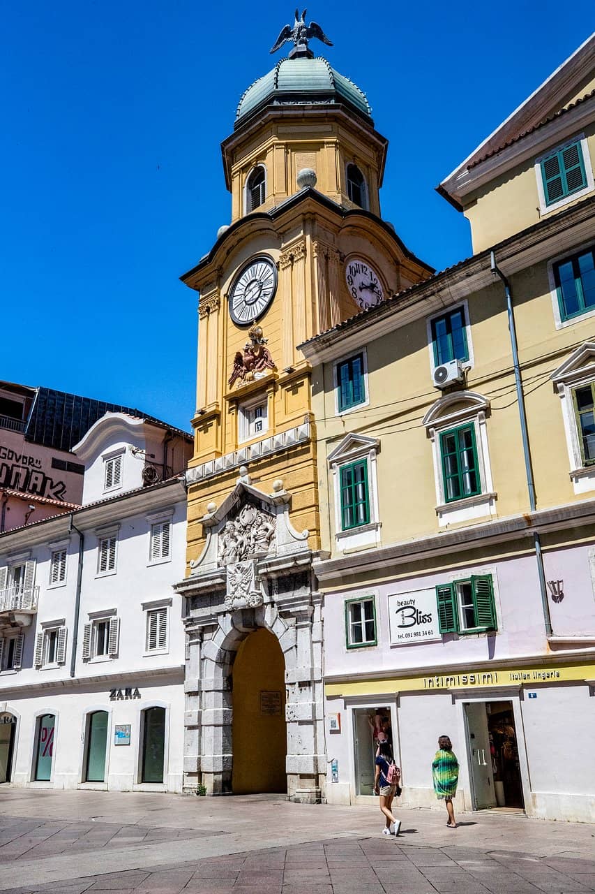 City Tower's Striking Facade