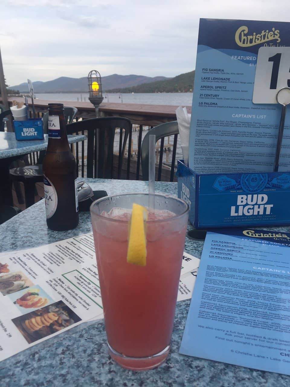 Live Music & Ambiance