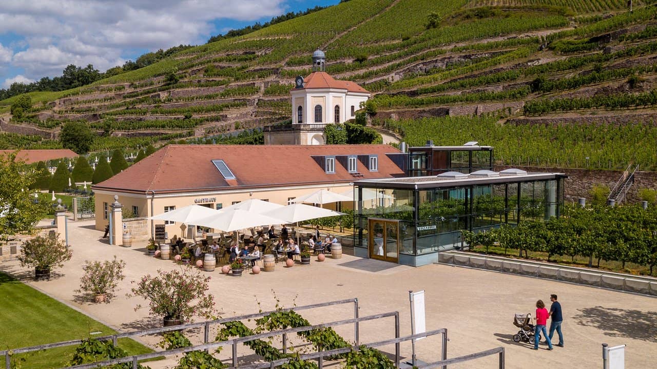 Restaurant & Terrace Dining
