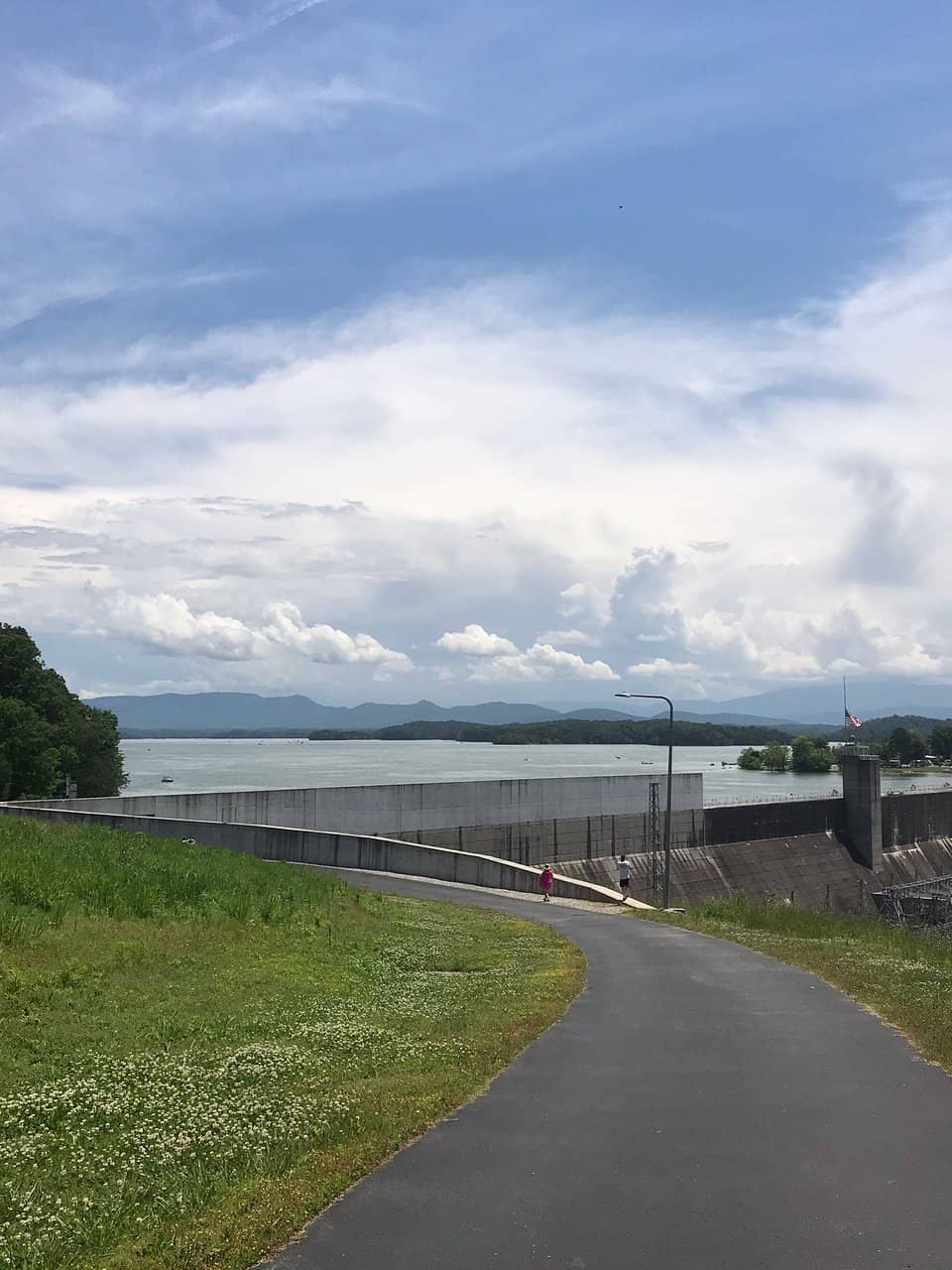 Scenic Drives Around the Lake