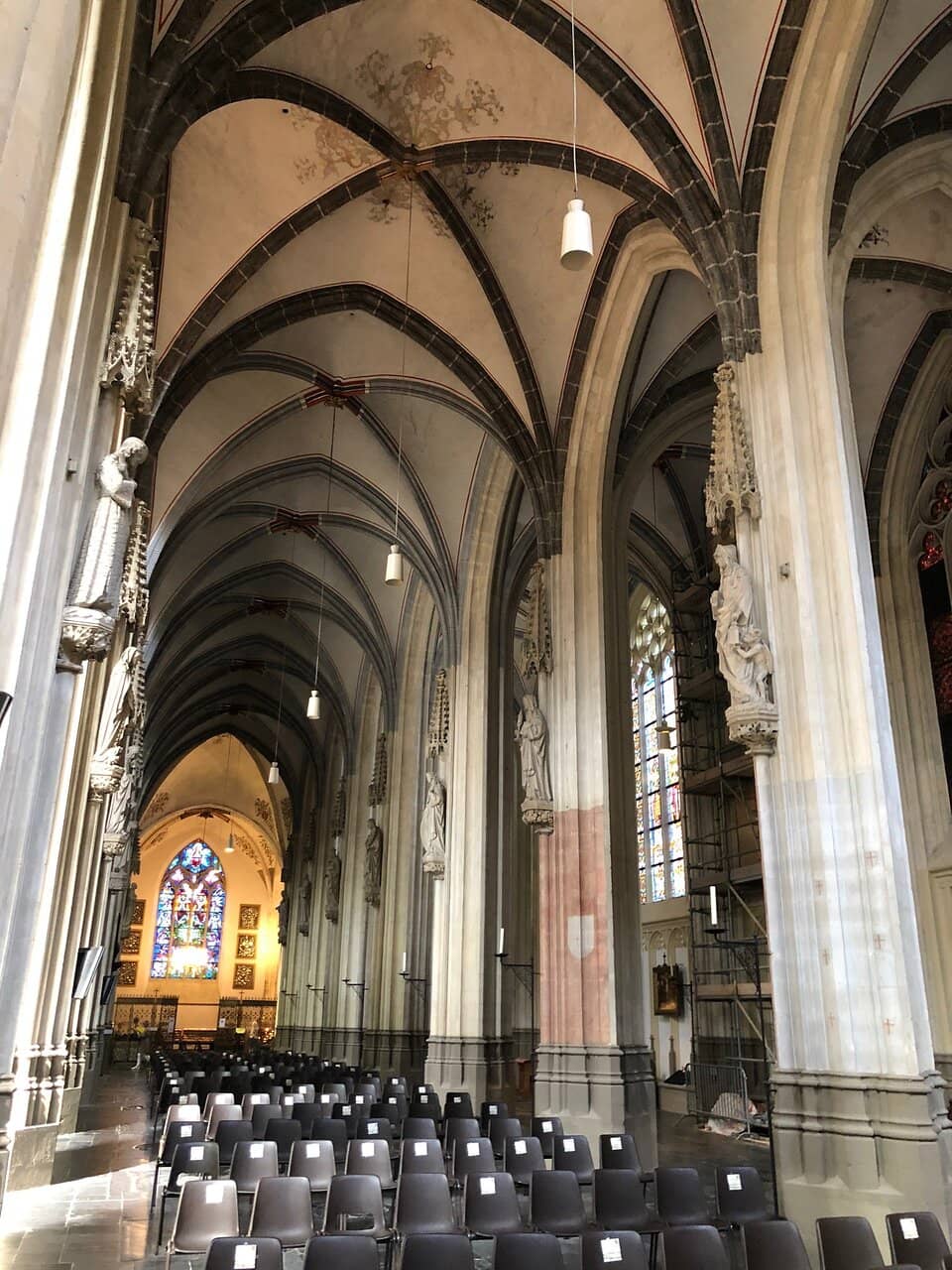 The 'Angel with a Mobile Phone'