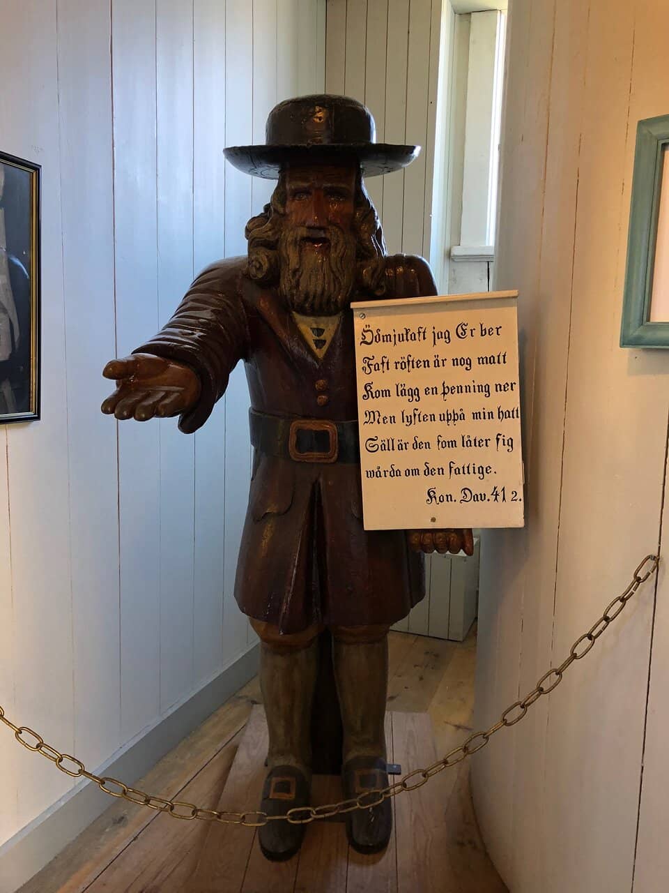 Gubben Rosenbom Statue