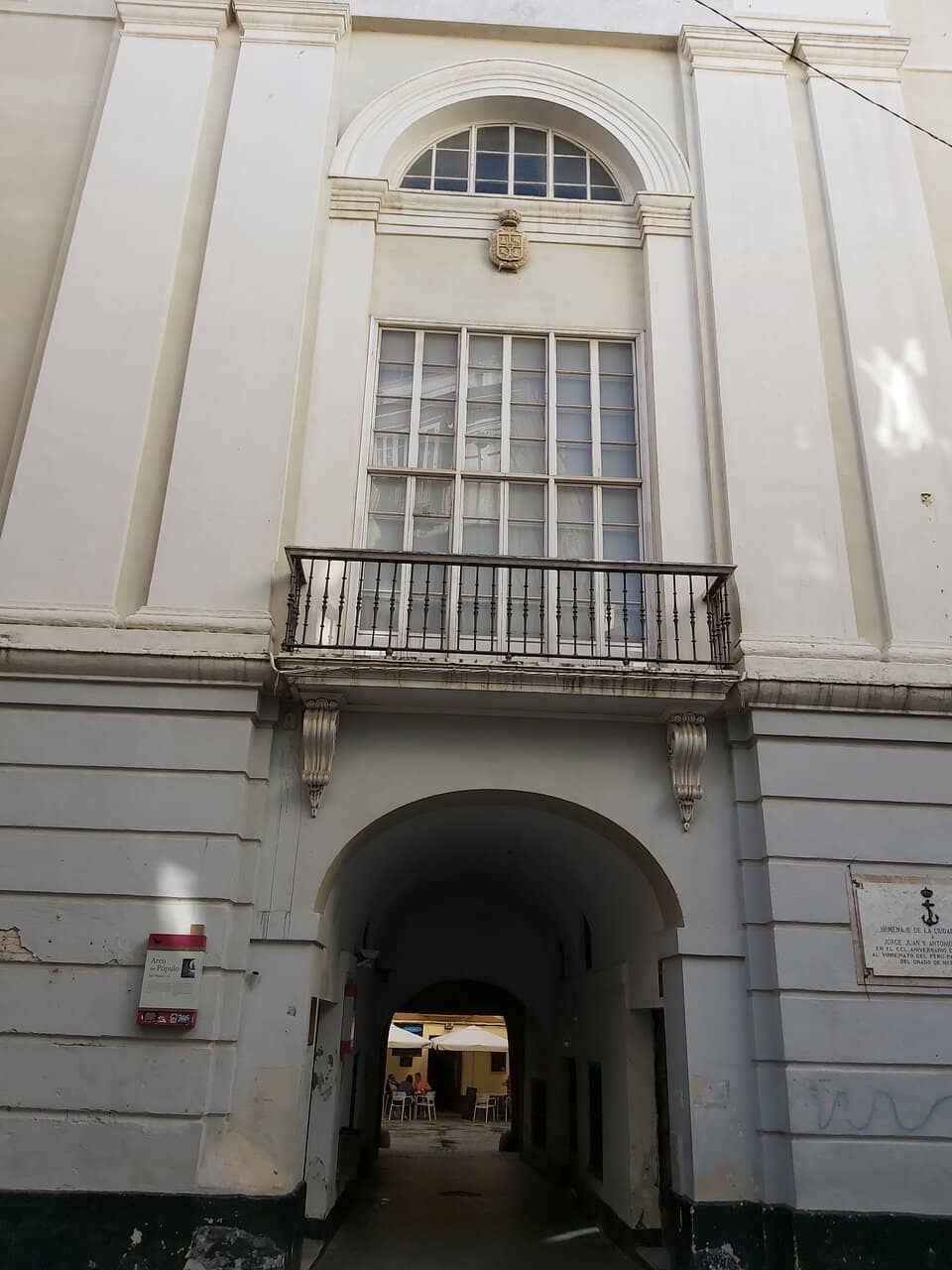 Pópulo Neighborhood Charm