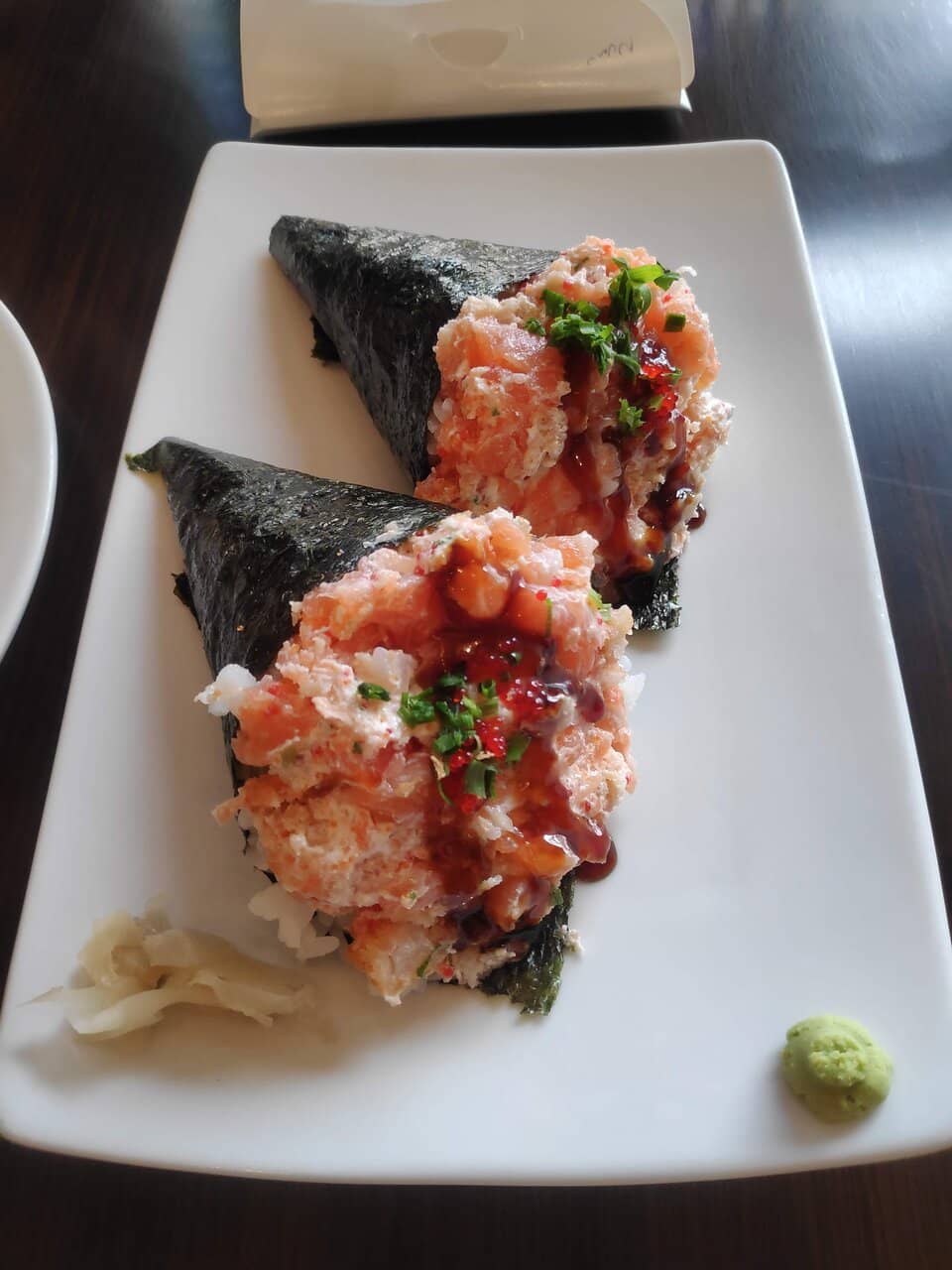 Vibrant Live Music and Ambiance