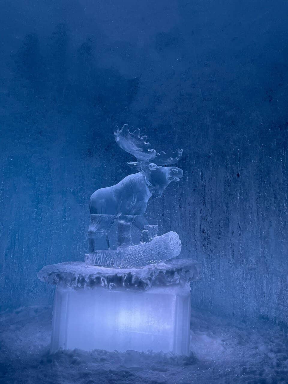 Frozen Thrones & Sculptures