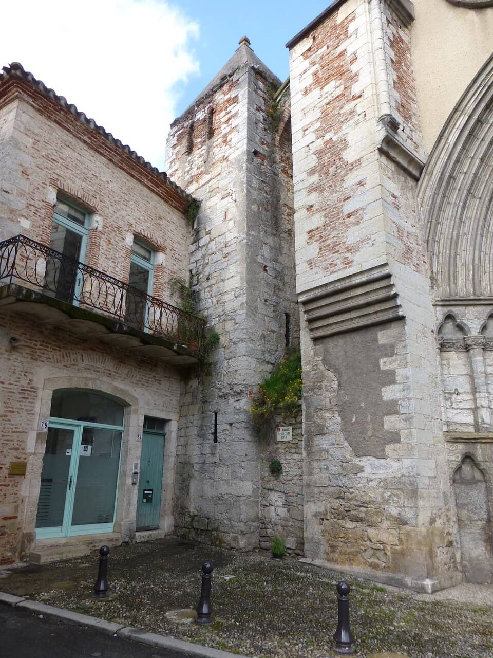 Proximity to St. Etienne Cathedral