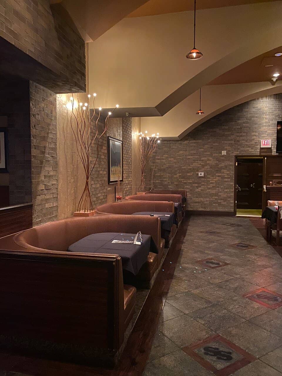 Intimate Gourmet Atmosphere